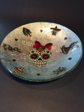 DAY OF THE DEAD-WOMAN WITH BOW ON PLATE